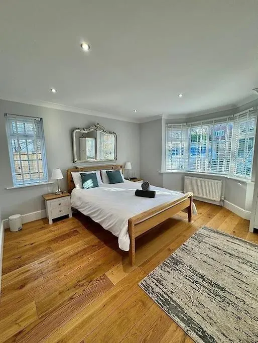 Stylish Apartment Near The Centre Of 해러게이트